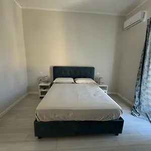  Apartment Airport House